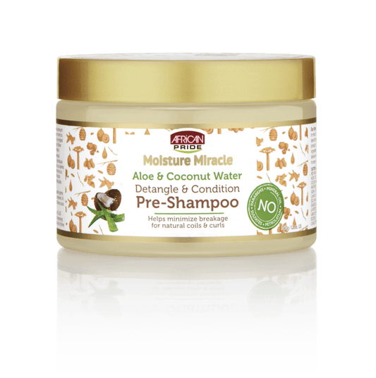 Districa e ammorbidire i capelli afro prima del lavaggio con African Pride Moisture Miracle Pre-Shampoo.