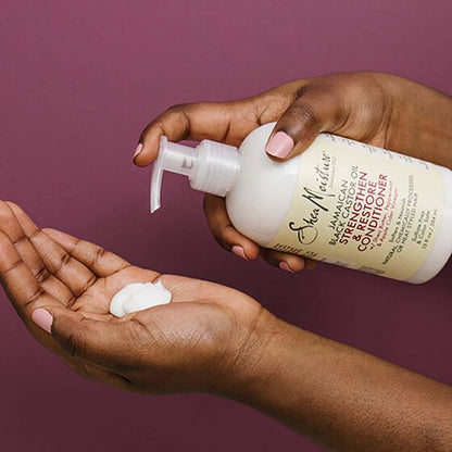 Shea Moisture immagine lifestyle del balsamo rinforzante con olio di ricino nero